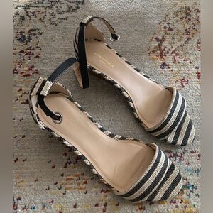 Ann Taylor Factory summer sandals. Size 8M